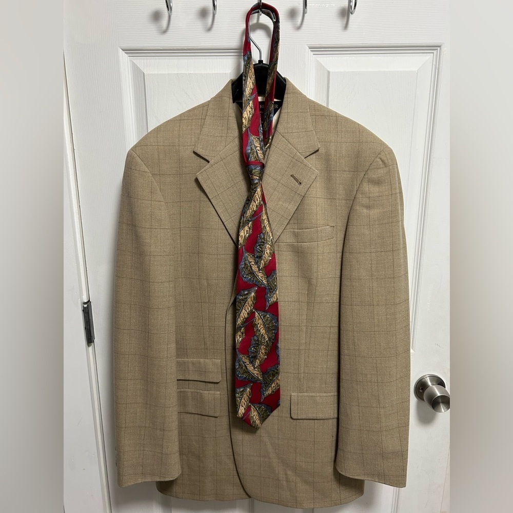 DIOR Vintage silk tie with a pattern of leaves in red, blue and earth tones.